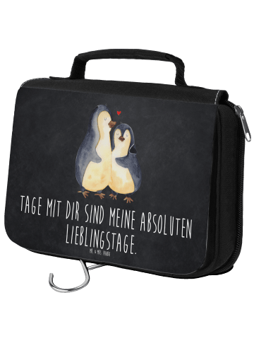 Mr. & Mrs. Panda Kosmetiktasche Pinguin umarmen mit Spruch in Kreidetafel