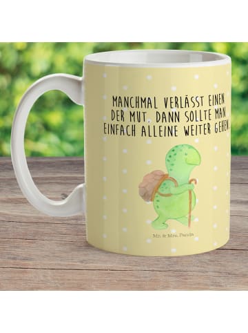 Mr. & Mrs. Panda Kaffeetasse Schildkröte Wanderer mit Spruch in Gelb Pastell