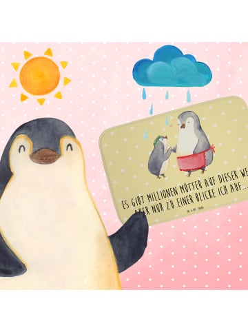 Mr. & Mrs. Panda Badematte Pinguin mit Kind mit Spruch in Gelb Pastell