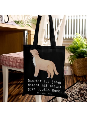 Mr. & Mrs. Panda Tragetasche Nova Scotia Duck Moment mit Spruch in Schwarz