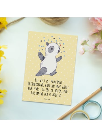 Mr. & Mrs. Panda Postkarte Panda Bipolar mit Spruch in Gelb Pastell