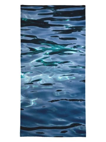 Juniqe Strandtuch "Water 6" in Blau