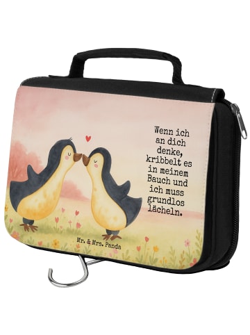 Mr. & Mrs. Panda Kulturbeutel Pinguine Kuss Design mit Spruch in Weiß