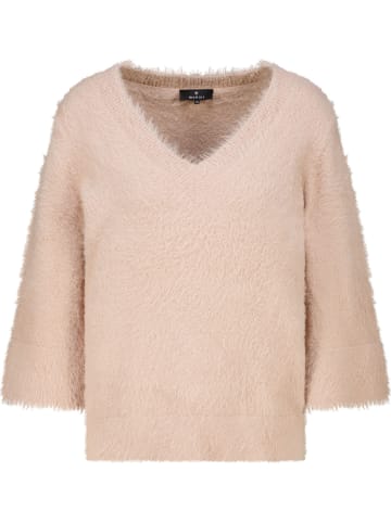 monari Flauschiger Strickpullover mit V-Ausschnitt in Cappuccino