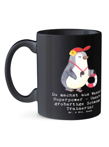 Mr. & Mrs. Panda Tasse Superpower Schwimmen Trainerin mit Spruch in Schwarz