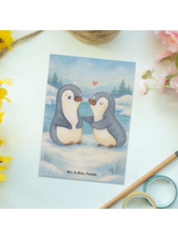 Mr. & Mrs. Panda Postkarte Pinguine trösten Design ohne Spruch in Weiß