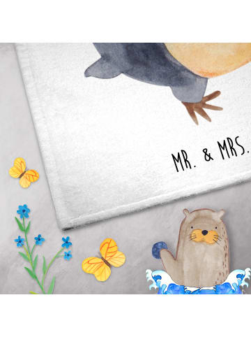 Mr. & Mrs. Panda Handtuch Pinguin mHerzieren ohne Spruch in Weiß