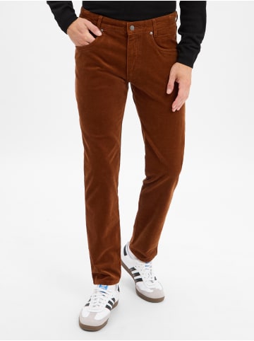 Bugatti Hose Aturo in terra - 0002