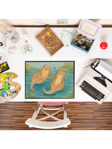 Mr. & Mrs. Panda Schreibtischauflage Otter Hände halten Design o... in Weiß