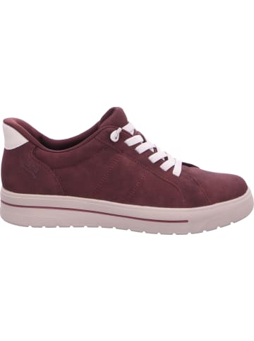 Jana Slipper in bordeaux
