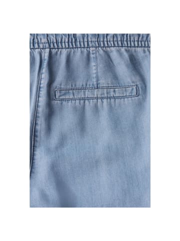 Cecil Capri in light blue wash