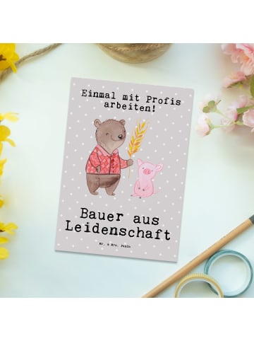 Mr. & Mrs. Panda Postkarte Bauer Leidenschaft mit Spruch in Grau Pastell