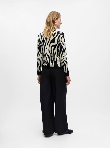 Object Pullover in Black 23