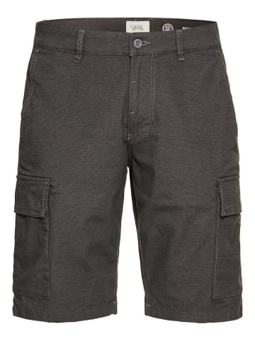 Camel Active Short in thunderstorm