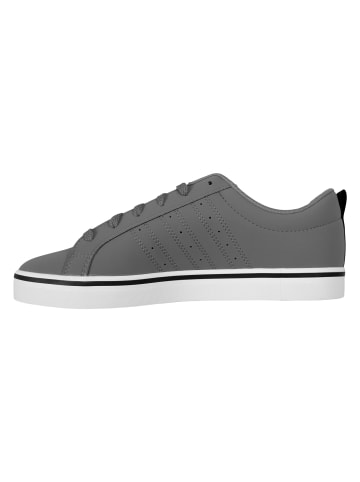 adidas Sneaker Low in Grau