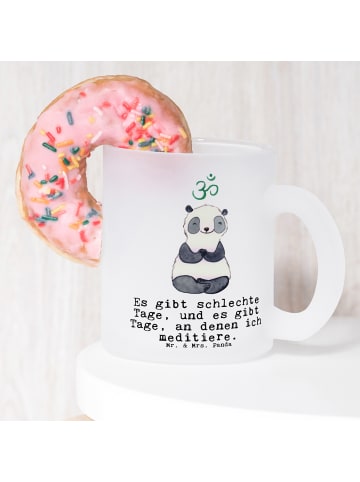Mr. & Mrs. Panda Teeglas Panda Meditieren mit Spruch in Transparent