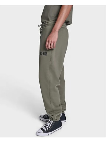 Converse Hose in bunt