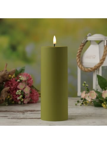 Deluxe Homeart LED Kerze MIA für Innen/Außen flackernd H: 20cm D: 7,5cm in grün