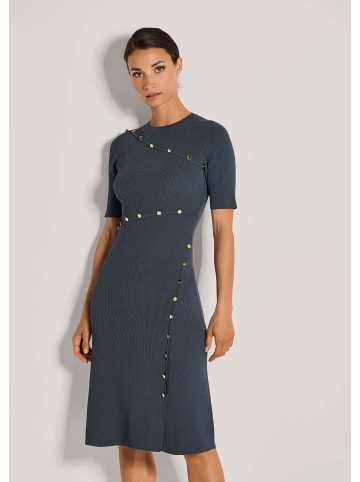 MADELEINE Elegantes Kleid mit Zierknöpfen in nebelblau