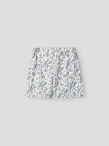 name it Shorts in White Alyssum