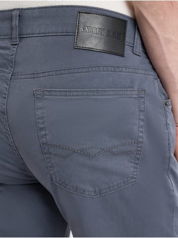 Andrew James Hose in melange