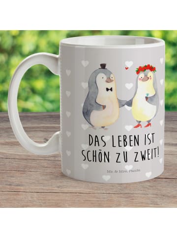 Mr. & Mrs. Panda Campingbecher Pinguin Heirat mit Spruch in Grau Pastell