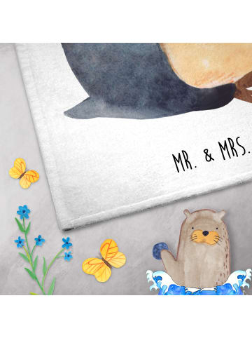 Mr. & Mrs. Panda Handtuch Pinguin Buch ohne Spruch in Weiß