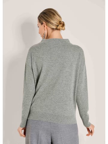 MADELEINE Eleganter Strickpullover mit Stehkragen in steingrau / melange