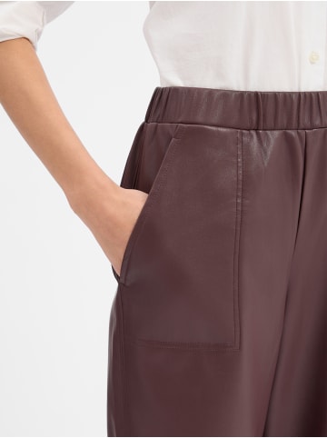 Marie Lund Kunstlederhose in aubergine - 0002