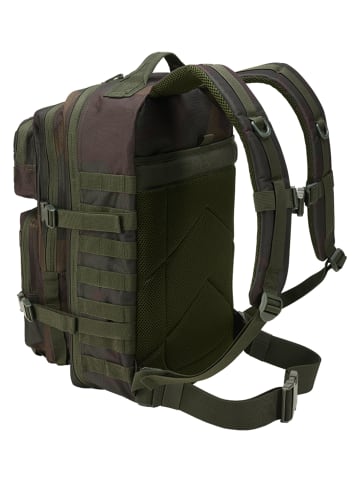 Brandit Brandit in dark woodland