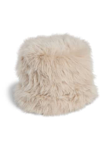 Pieces Hut in Porpoise