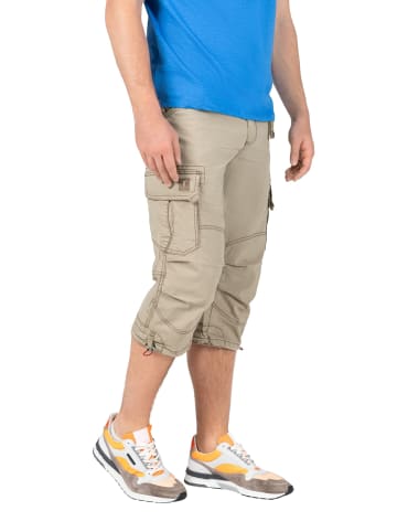 Timezone Cargo Bermuda Shorts mit Gürtel und Design Taschen in Beige