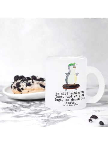 Mr. & Mrs. Panda Trinkglas Pinguin Skateboarden mit Spruch in Transparent