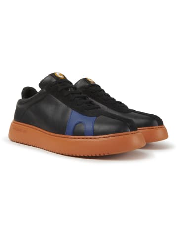 Camper Sneaker " Runner K21 " in Schwarz-Orange