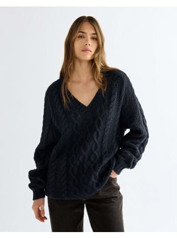 Wrangler Pullover V Neck Cable Knit in Dark Sapphire