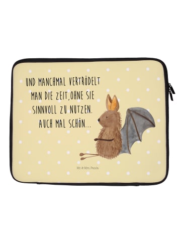 Mr. & Mrs. Panda Notebook Tasche Fledermaus Sitzen mit Spruch in Gelb Pastell