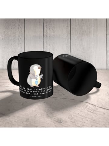 Mr. & Mrs. Panda Kaffeetasse Zahnarzt Detektiv mit Spruch in Schwarz