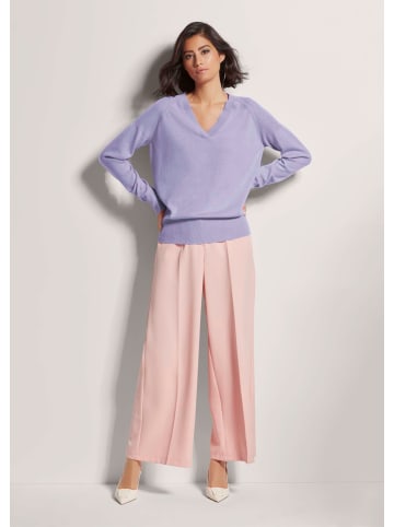 MADELEINE Kaschmirpullover mit V-Ausschnitt in hellamethyst