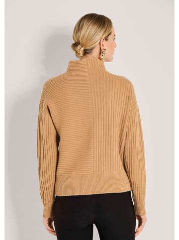 MADELEINE Eleganter Wollpullover mit Stehkragen in caramel