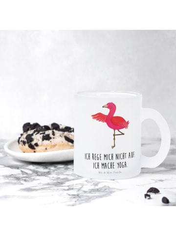 Mr. & Mrs. Panda Tee Tasse Flamingo Yoga mit Spruch in Transparent