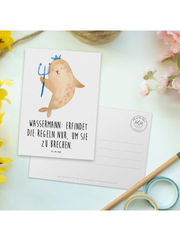 Mr. & Mrs. Panda Postkarte Wassermann Freigeist mit Spruch in Weiß