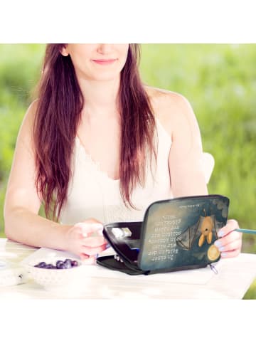 Mr. & Mrs. Panda Schüleretui Fledermaus Flügel Design mit Spruch in Weiß