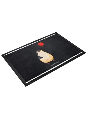 Mr. & Mrs. Panda Schmutzfangmatte Pinguin Luftballon ohne Spruch in Kreidetafel