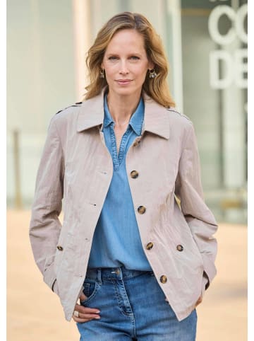 GOLDNER Kurzgröße: Übergangsjacke mit Crash-Optik in stein