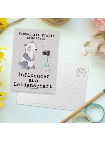 Mr. & Mrs. Panda Postkarte InfluenZeichenr Leidenschaft mit Spruch in Grau Pastell