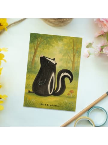 Mr. & Mrs. Panda Postkarte Stinktier Sitzen Design ohne Spruch in Weiß