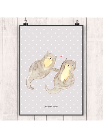 Mr. & Mrs. Panda Poster Otter Hände halten ohne Spruch in Grau Pastell