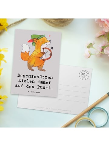 Mr. & Mrs. Panda Postkarte Bogenschützen Fokussierung mit Spruch in Grau Pastell