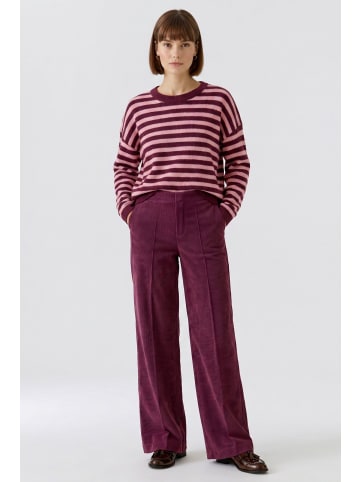 Oui Cordhose mit Flared Fit und Bügelfalte in Bramble Berry