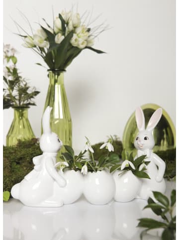 Goebel Figur " Hase mit Vase Snow White -Spring Feelings " in weiß glasiert